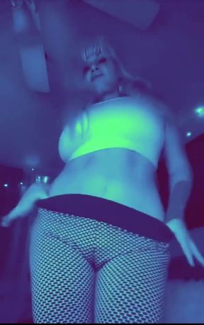 Rosie's Camel-toe Makes a Debut