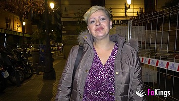 40 years old, DIVORCED AND LOOSE! Sara Duval wants to try young rookies
