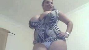 Outrageously busty latina babe on webcam jiggling her goodies