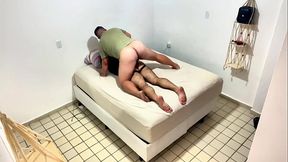 Empurrou o pau no cu do macho e saiu de cima depois que gozou. - FULL RED