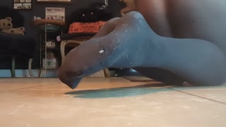 My Feet In Dirty Leggings Bends Over