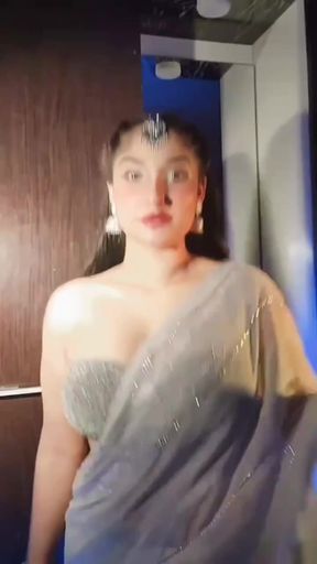 Indian couple enjoys a steamy encounter with India Summer