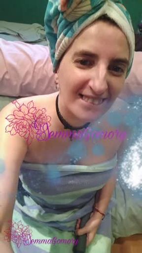 Desnuda, mojada y muy puta Slutty and dripping