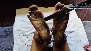 Hard Falaka Foot Burning and Torment for a dirty feet submissive girl in restraint !
