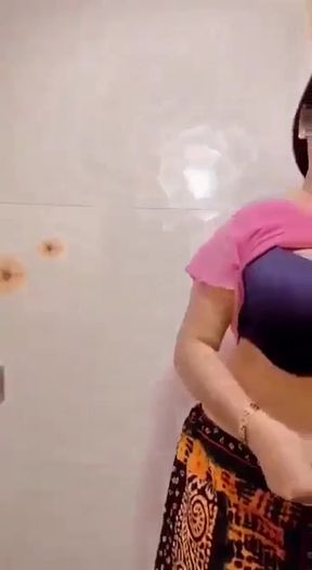 Desi Punjabi bhabi showcases her cute curves in a solo scene