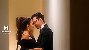 Fuck Beautiful Girl In Same Company 1