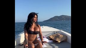 SEXO EN BARCO ME LLEVO AL CENTRO DEL MAR Y SE CORRI&Oacute_ EN MI CULO- YASMINA KHAN