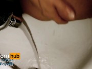 NAKED FEET, ASS, DICK IN GYM SHOWERS (PUBLIC)