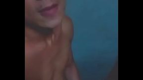 Youtuber Rafael Fernandes Batendo Punheta no quarto.