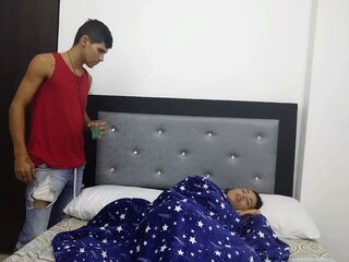 Me Follo a la Puta  Mientras Estamos en una Reunión Familia