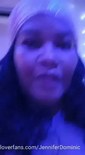 Ya estoy en el club liberal, ¿quieres saber cuál? Lo acabo de decir en el video solo para fans que he subido hace unos minutos. Son las ventajas de ser mi fan, que puedes hacer cosas calientes conmig…