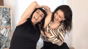 A stand that is too boring, tickling is the solution ! ( WMV - MOBILE VERSION )
