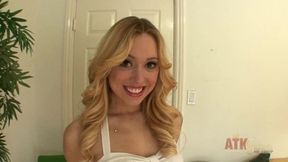 ”Gorgeous blonde beauty Lucy Tyler strips down & uses her vibrator on her clit to orgasm”