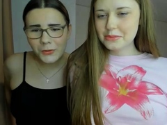 Amateur brunette lesbians on cam