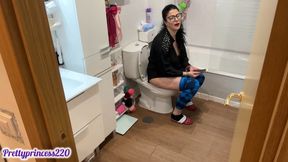Latina milf Farting on toilet
