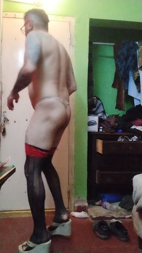 Faggot dancing