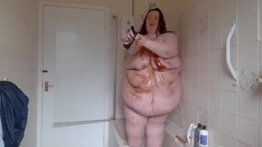 SSBBW covers body in chocolate sauce