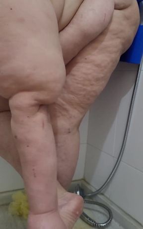 Coolmarina. Mature Pisses and Showers Very Sexy
