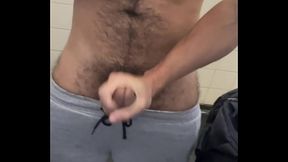 MOSTREI MINHA BUNDA NO BANHEIRO E LOGO, VIERAM PICAS PRA SEREM CHUPADAS, FIQUEI DE JOELHO NO MICT&Oacute_RIO DO BANHEIRO DO METR&Ocirc_.