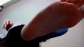 Giantess Foot Tease