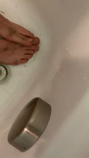 Sexy Wet Soapy Feet Wash Themselves