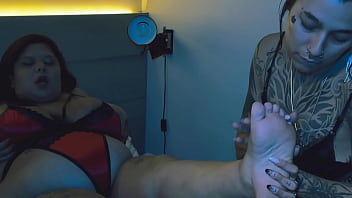 I Love It When She Lick My Feet