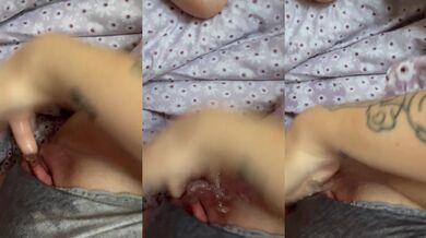 Soaking my bed with my juicy pussy