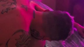 fui receber uma massagem relaxante e o massagista me comeu