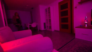 Вид от первого лица: минет и глубокий минет неверной европейской жене перед анальным оргазмом с эякуляцией в рот.