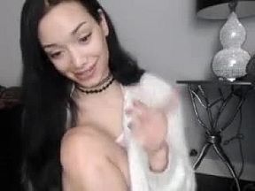 Teasing tight ass webcam brunette 01