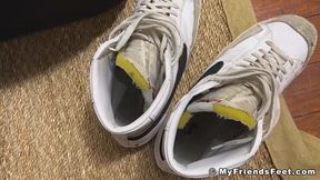 Hunky straight dude foot worshipped by deviant roommate