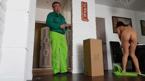 She dropped the towel again at the delivery man
