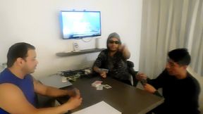 entre apuesta y apuesta se cojen l a mucama