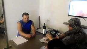 entre apuesta y apuesta se cojen l a mucama