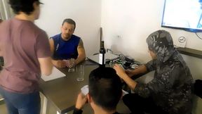 entre apuesta y apuesta se cojen l a mucama