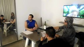 entre apuesta y apuesta se cojen l a mucama