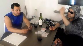 entre apuesta y apuesta se cojen l a mucama