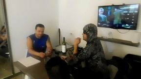 entre apuesta y apuesta se cojen l a mucama