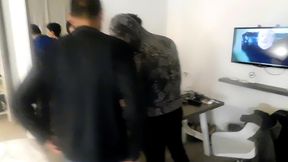 entre apuesta y apuesta se cojen l a mucama