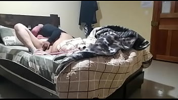 me tiene de piernas arriba