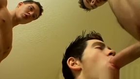 Kinky twinks pissing and fucking in bathtub threeway