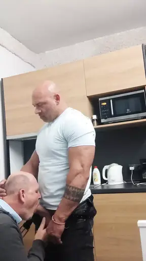 Bodybuilder Friend Mr Guru Get Sucked off Again Dexterxxl