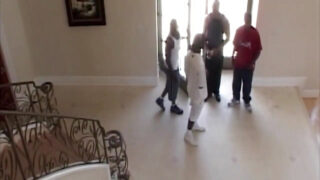 Nagy fekete fasz Sledge Hammer döngeti a dús keblű európai Aimee Tylert vad vintage anális csoportos szexben