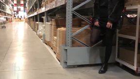 BLONDE teen 18+ FLASHING HER ASS AT IKEA and PUBLIC OUTDOOR PARKING BLOWJOB