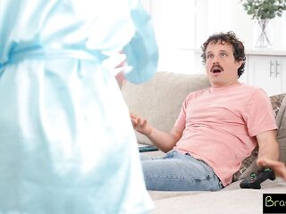 Elsa Violet tells Stepbro There's an Emergency: Her snatch is Moist and no thing to Fill It - S32:E9