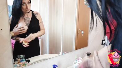 He fucks her in the bathroom while she puts on ...