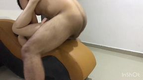 flaca sexy amateur nora milf tiene sexo real apasionado con su nuevo novio en el sillon del amor me quito el condon para llenar la cara de semen - andy z 94