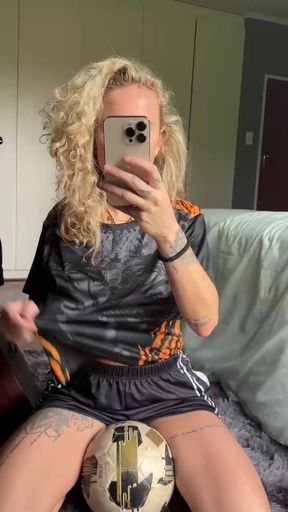 Football player shows off her boobs at the gym