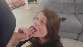 hier pour sa fete je lui taille une bonne grosse pipe dans ma nouvelle tenu