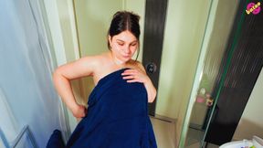 Hot MILF Pissing and Masturbating in the Shower with Shower Head